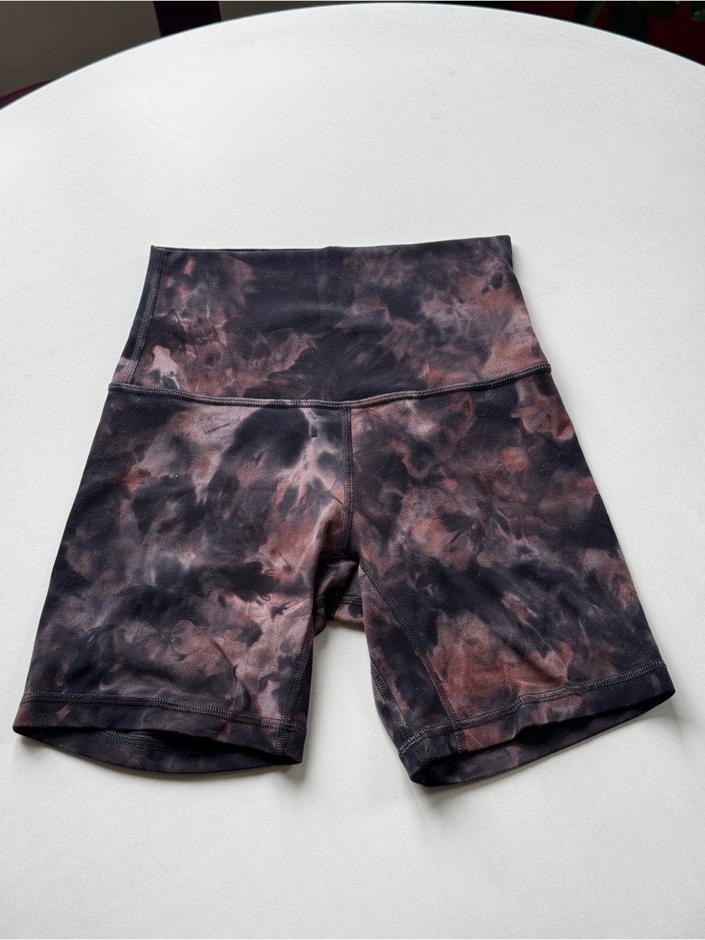 Lululemon Align diamond die 6" shorts size 2